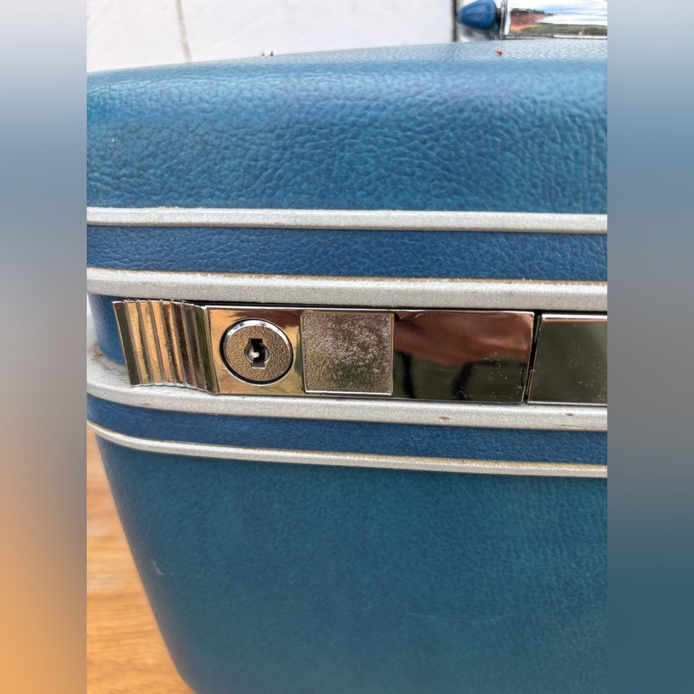Samsonite - Blue Train Case - Picture 9 of 11